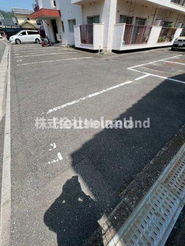 西村グリーンハイツの駐車場