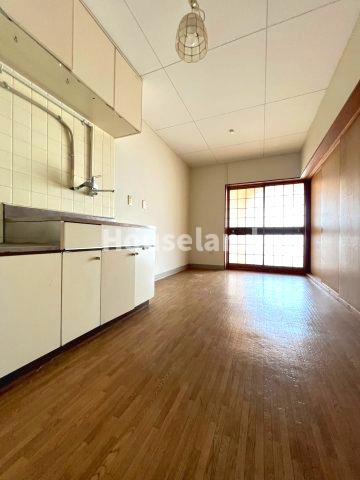 西村グリーンハイツの居間・リビング