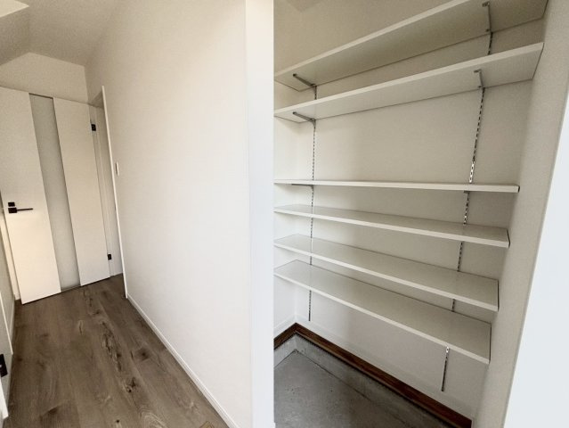 若葉町　新築戸建ての収納