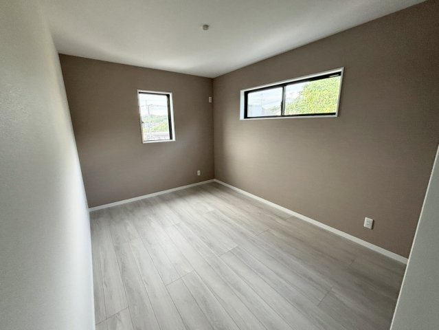 若葉町　新築戸建ての洋室