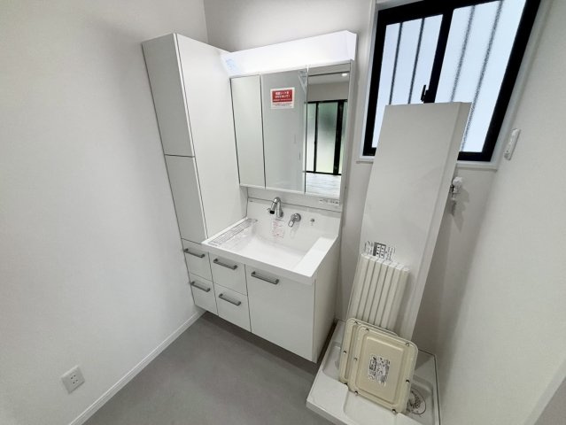 若葉町　新築戸建ての独立洗面台