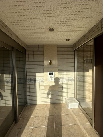 ホワイトレジデンスのエントランス