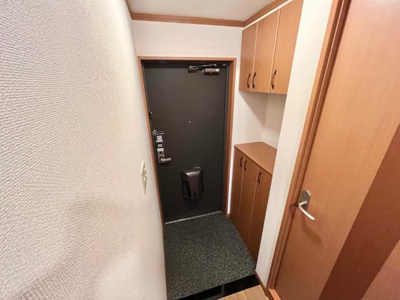 【玄関】 | ヴィレッジ名草 | 玄関