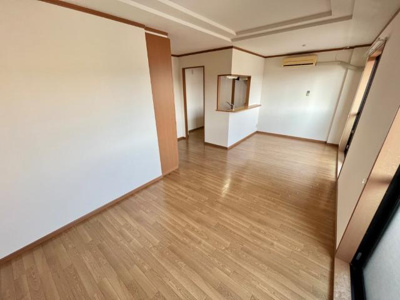 【居間・リビング】 | ヴィレッジ名草 | リビング