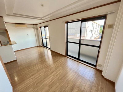 【居間・リビング】 | ヴィレッジ名草 | リビング