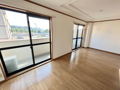 【居間・リビング】 | ヴィレッジ名草 | リビング