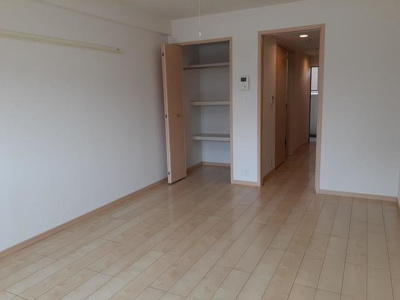 【居間・リビング】 | アグネス | こちらの居間で趣味の時間をお楽しみください