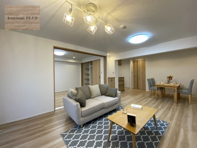 リバーサイドともぶち第一住宅第二十三号棟の居間・リビング