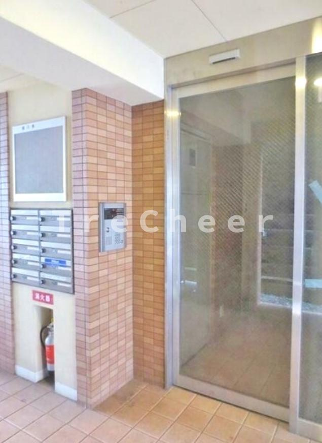 小林ビルのエントランス