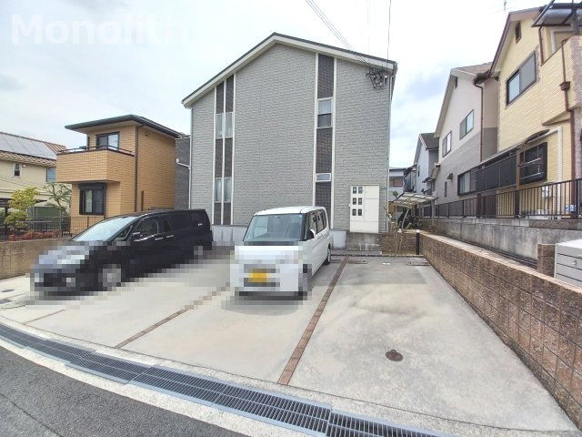 アドラブールヴィラの駐車場