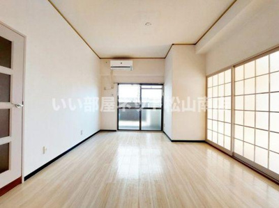 【居間・リビング】 | マンション南小坂