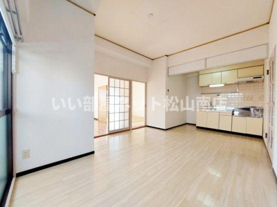 【居間・リビング】 | マンション南小坂