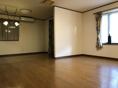 山田町　中古戸建の居間・リビング|リビング