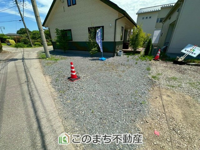 宇都宮市鶴田町　平屋＋モデルハウスの駐車場|お車駐車スペース３台分ご用意しております♪
