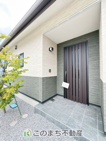 宇都宮市鶴田町　平屋＋モデルハウスの玄関|玄関周りは家の顔！スタイリッシュな玄関が特徴です！
