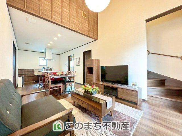 宇都宮市鶴田町　平屋＋モデルハウスの居間・リビング|オープンでのびやかな空間を生み出す、こだわりの広がりとゆとり。家族と過ごす時間を大切にしたい方にぴったりの明るくゆとりある住空間です。
