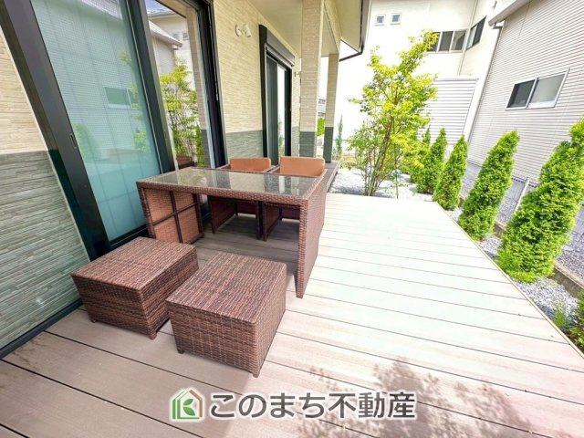 宇都宮市鶴田町　平屋＋モデルハウスの庭|大型のウッドデッキが標準装備☆