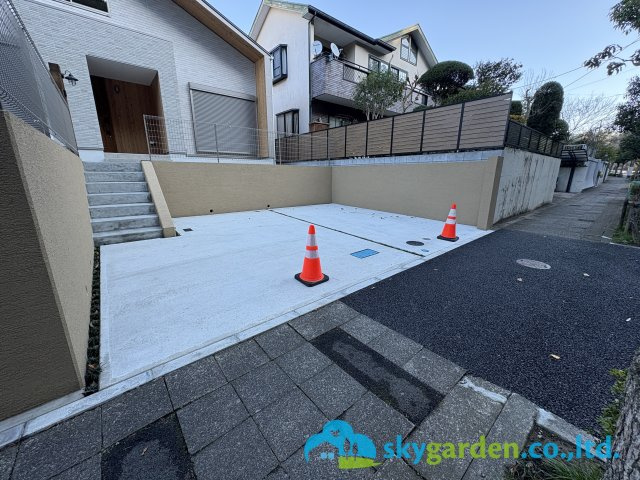 鎌倉市梶原３丁目の新築一戸建の駐車場|車種により並列2台駐車可能