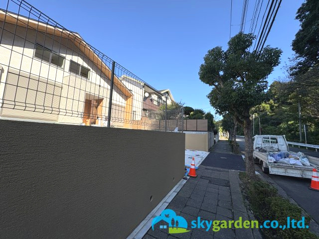 鎌倉市梶原３丁目の新築一戸建の前面道路含む現地写真