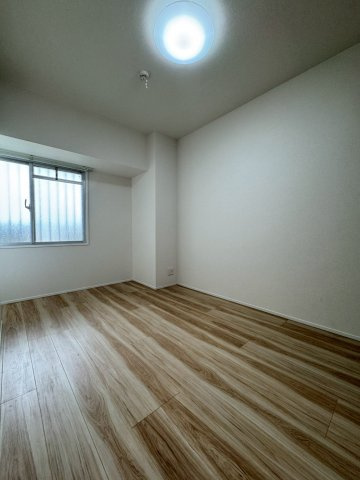 メイプルパークスクエア西弐番街の洋室