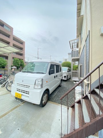 ハイツサイモンの駐車場