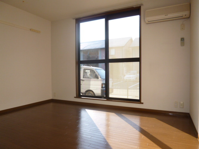 エスポワール都ⅡＤの居間・リビング|洋室