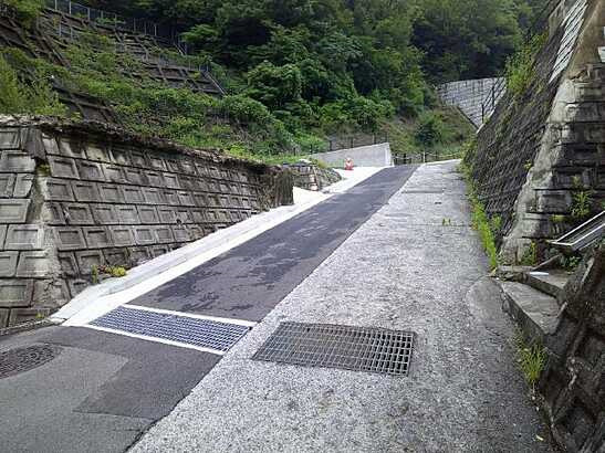【前面道路含む現地写真】