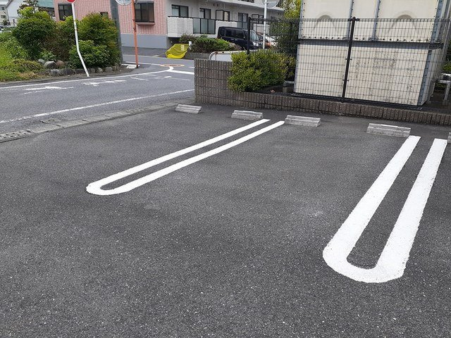 メゾン・アルカンシエルの駐車場