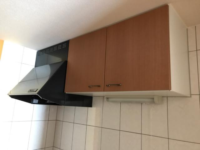 サンシャイン　ビレッジのキッチン|吊り戸棚、レンジフード