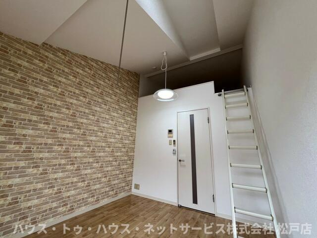 グランルージュＮ馬橋の居間・リビング