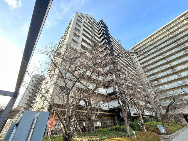ファミールハイツ北大阪1号棟の外観