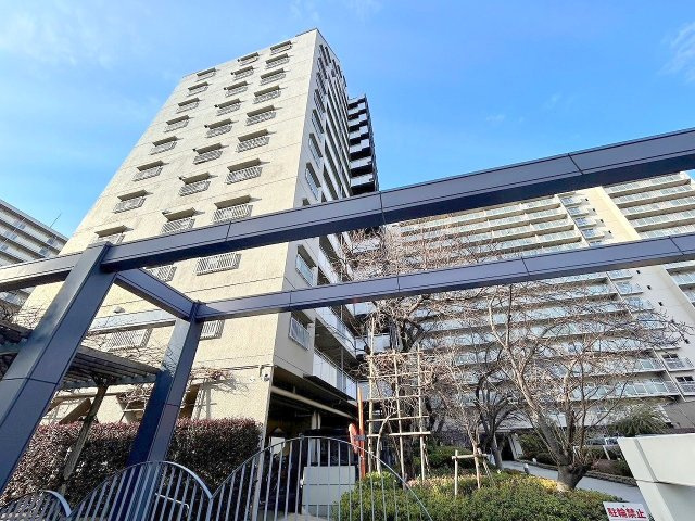 ファミールハイツ北大阪1号棟の外観