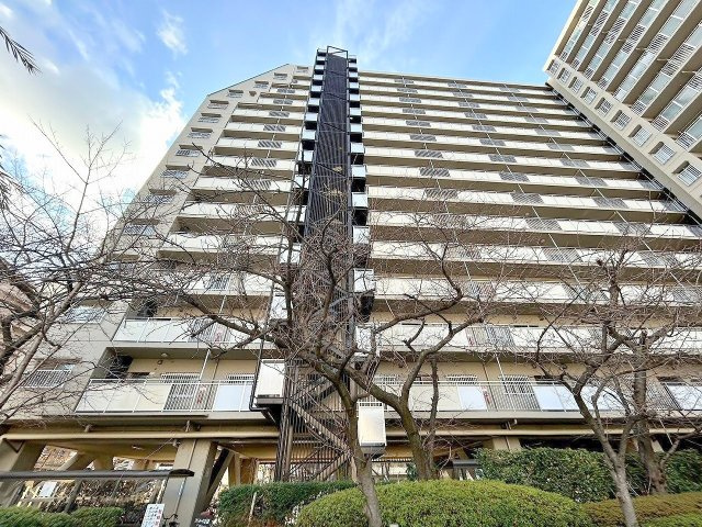 ファミールハイツ北大阪1号棟の外観