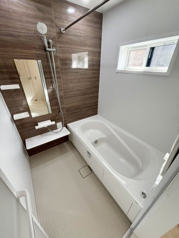 久留米市高良内町18号地の浴室|1日の疲れがとれる、ゆったりとしたバスルーム。便利な浴室乾燥暖房機を完備。