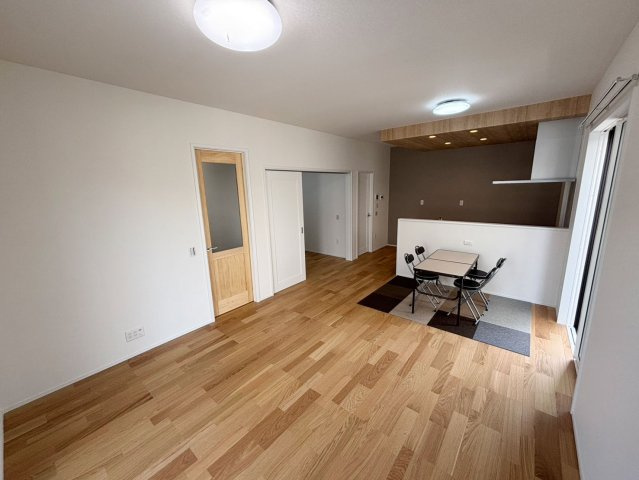 久留米市高良内町18号地の居間・リビング|キッチンとリビングでコミュニケーション取れるLDK♪