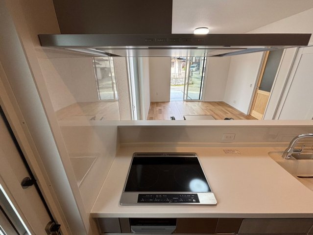 久留米市高良内町18号地のキッチン|お手入れ簡単で安全なIHクッキングヒーター♪