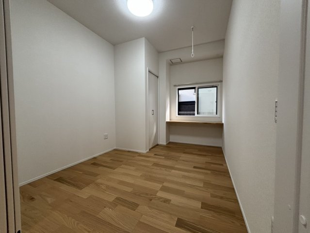 久留米市高良内町18号地の洋室|リビングと続きになっている洋室です。