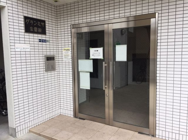 グランミサ公園前のエントランス