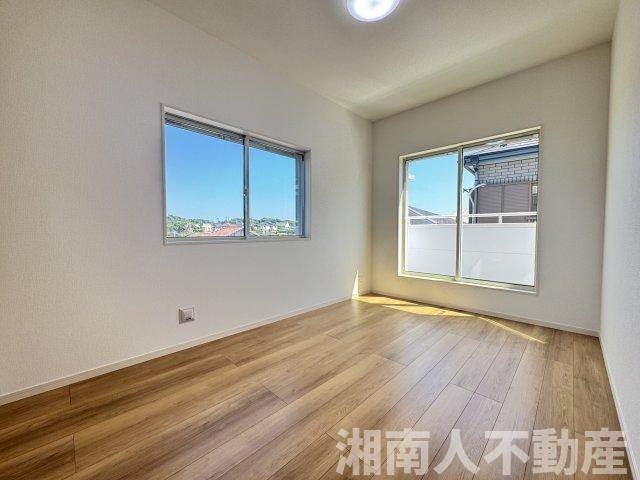 鎌倉市稲村ケ崎５丁目３２－１０新築戸建の洋室|使い勝手のいい洋室です