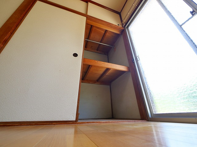 鳥見町　安川貸家の収納