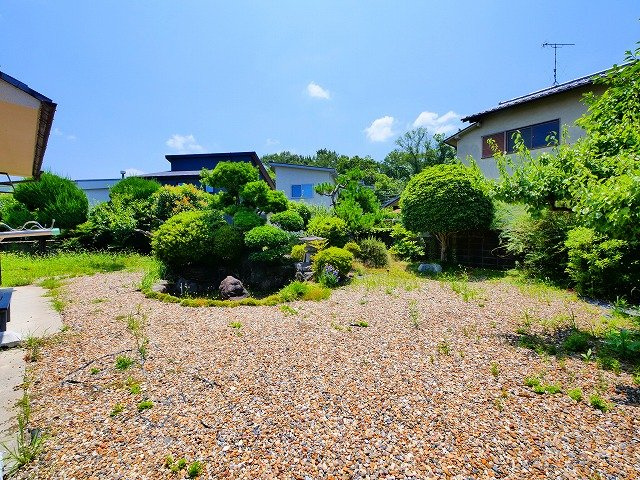 鳥見町　安川貸家の庭