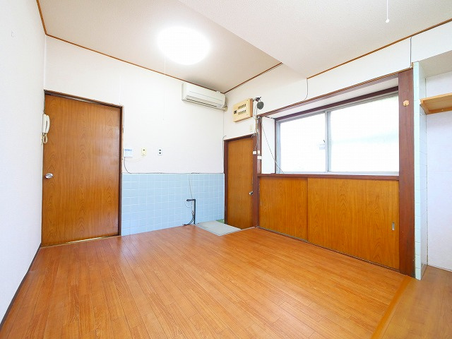 鳥見町　安川貸家の居間・リビング