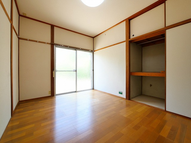 鳥見町　安川貸家の洋室