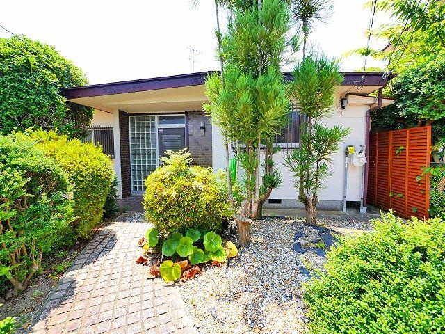 鳥見町　安川貸家の庭