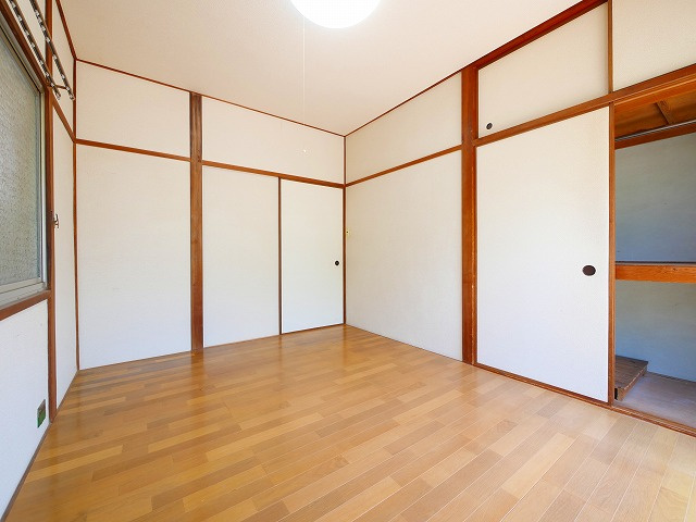 鳥見町　安川貸家の洋室