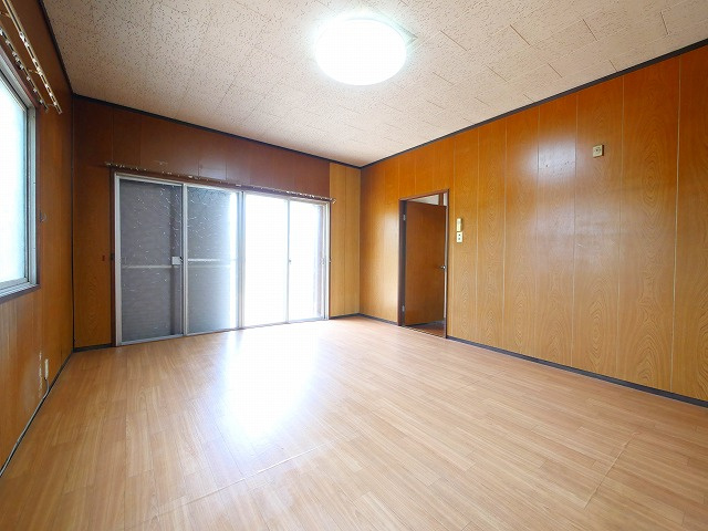 鳥見町　安川貸家の洋室