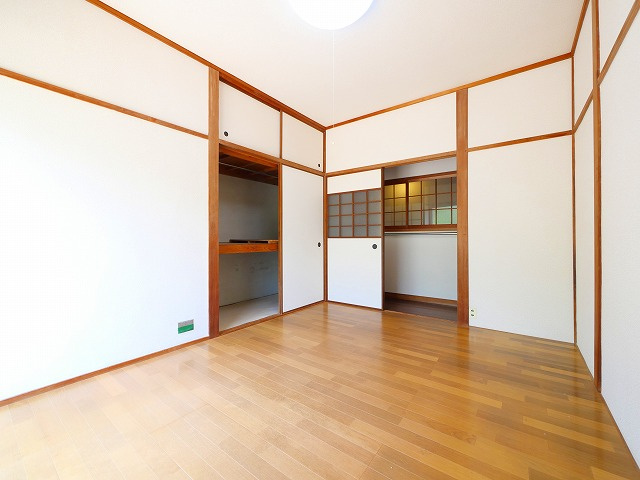 鳥見町　安川貸家の洋室