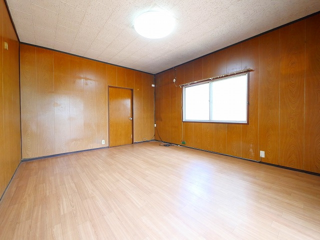 鳥見町　安川貸家の洋室