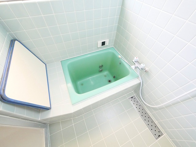 鳥見町　安川貸家の浴室