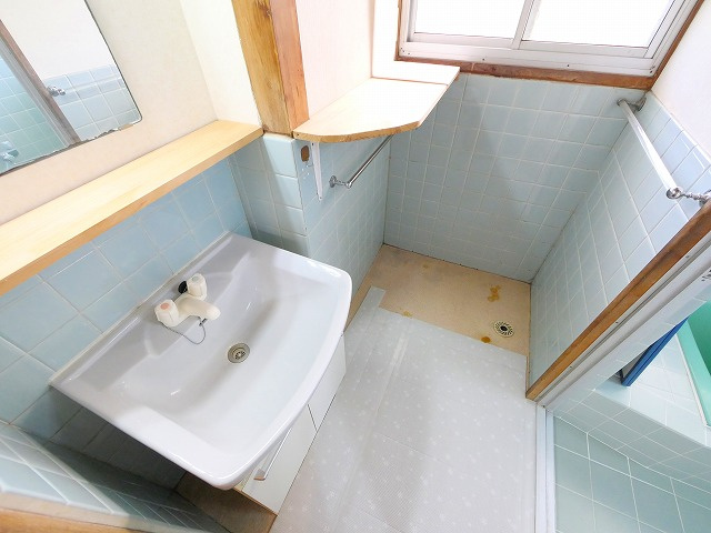 鳥見町　安川貸家の独立洗面台